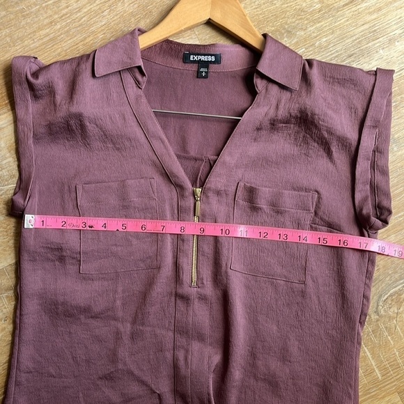 Express Half-Zip V-Neck Cap-Sleeve Plum Top Size Small Excellent Condition - Picture 7 of 9